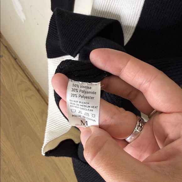 Black and White Colorblock Knit Sweater Dress Size Medium - Picture 4 of 5